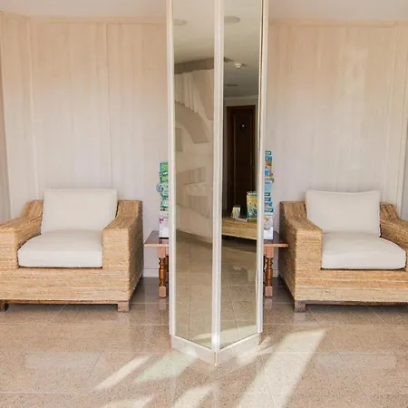 洛杉提罗斯公寓 普拉亚戴尔雷安格莱斯